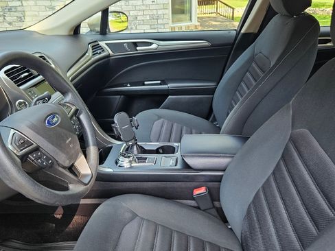 Used 2017 Ford Fusion SE image 15