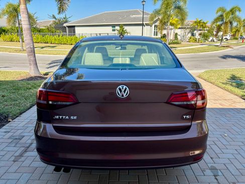 Used 2016 Volkswagen Jetta SE image 8