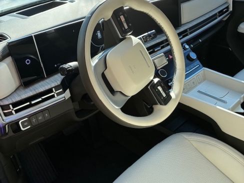 Used 2024 Hyundai Santa Fe Calligraphy image 6