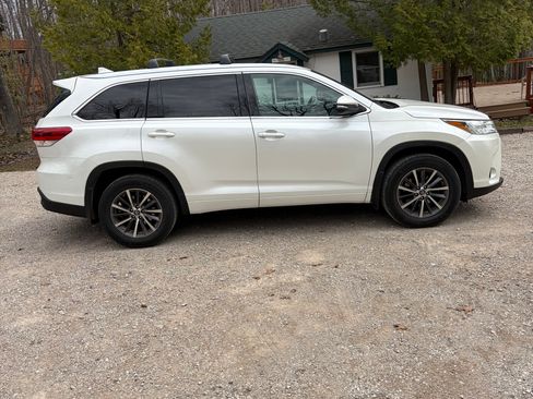 Used 2018 Toyota Highlander XLE AWD/4WD image 8