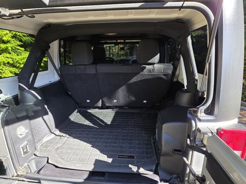 Used 2012 Jeep Wrangler Unlimited Rubicon w/ Dual Top Group image 8