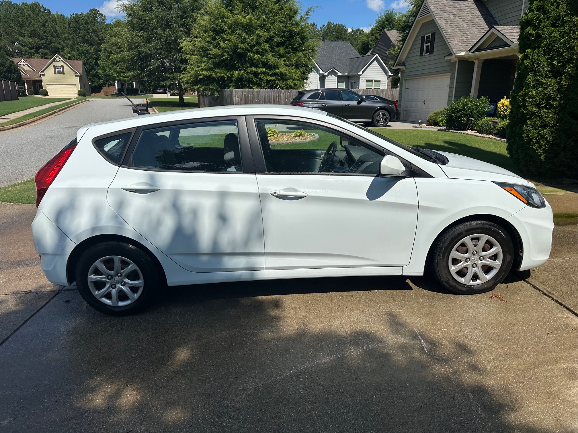 Used 2012 Hyundai Accent GS FWD image 5