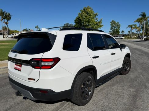 Used 2023 Honda Pilot TrailSport image 6