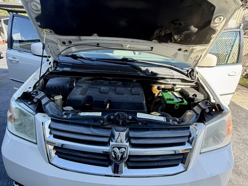 Used 2010 Dodge Grand Caravan SXT image 22