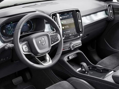 Used 2023 Volvo C40 P8 Recharge Ultimate image 5