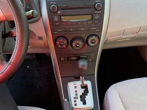 Used 2010 Toyota Corolla image 8
