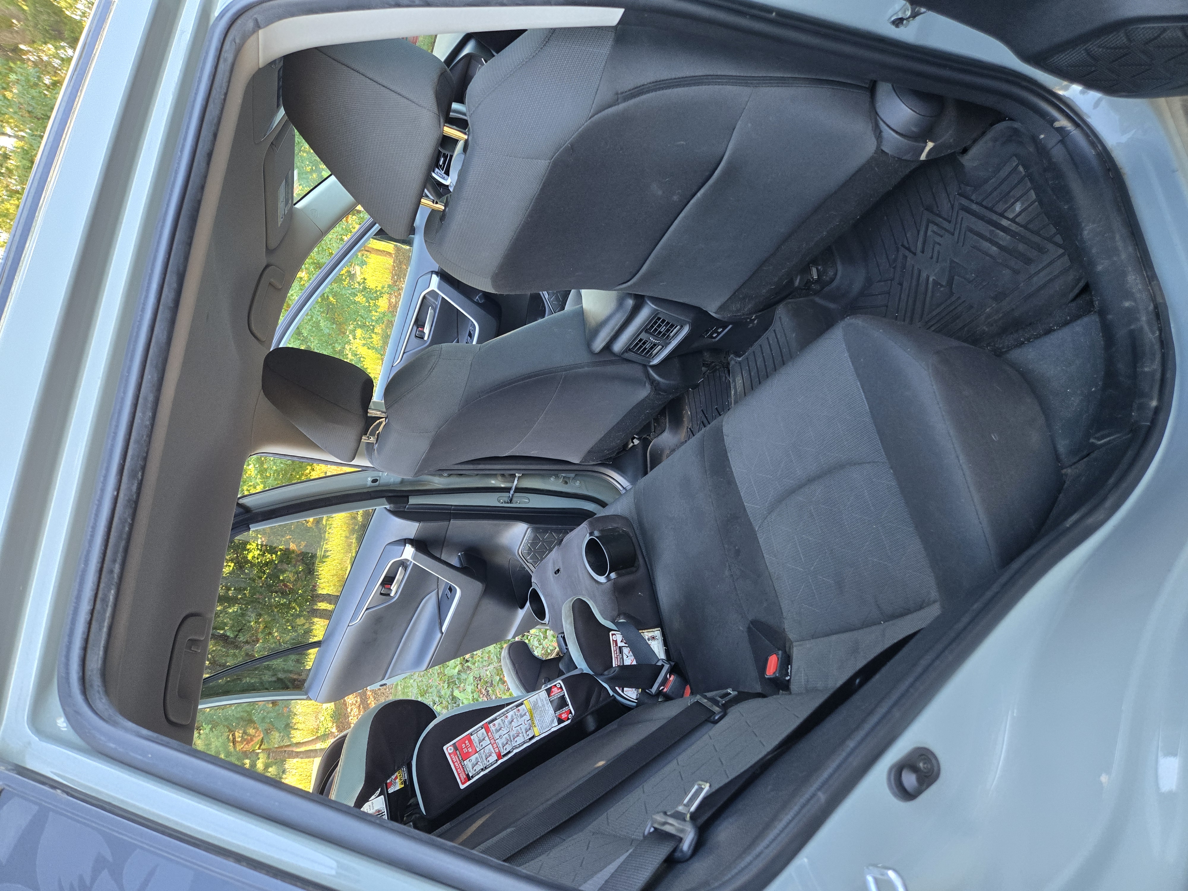 Used 2022 Toyota RAV4 XLE AWD/4WD image 25