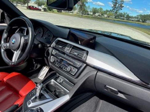Used 2015 BMW M4 Convertible 2D image 9