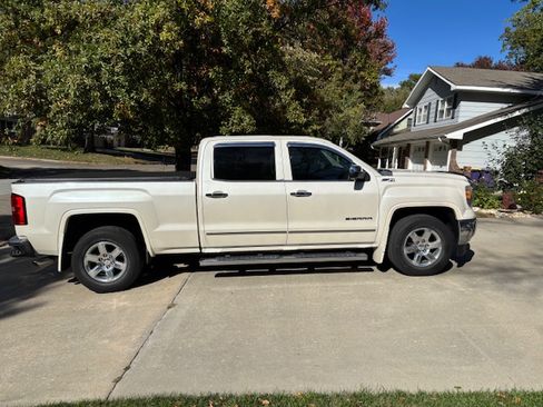 Used 2014 GMC Sierra 1500 SLT w/ Suspension Package, Off-Road image 2