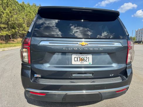 Used 2021 Chevrolet Suburban LT RWD image 8