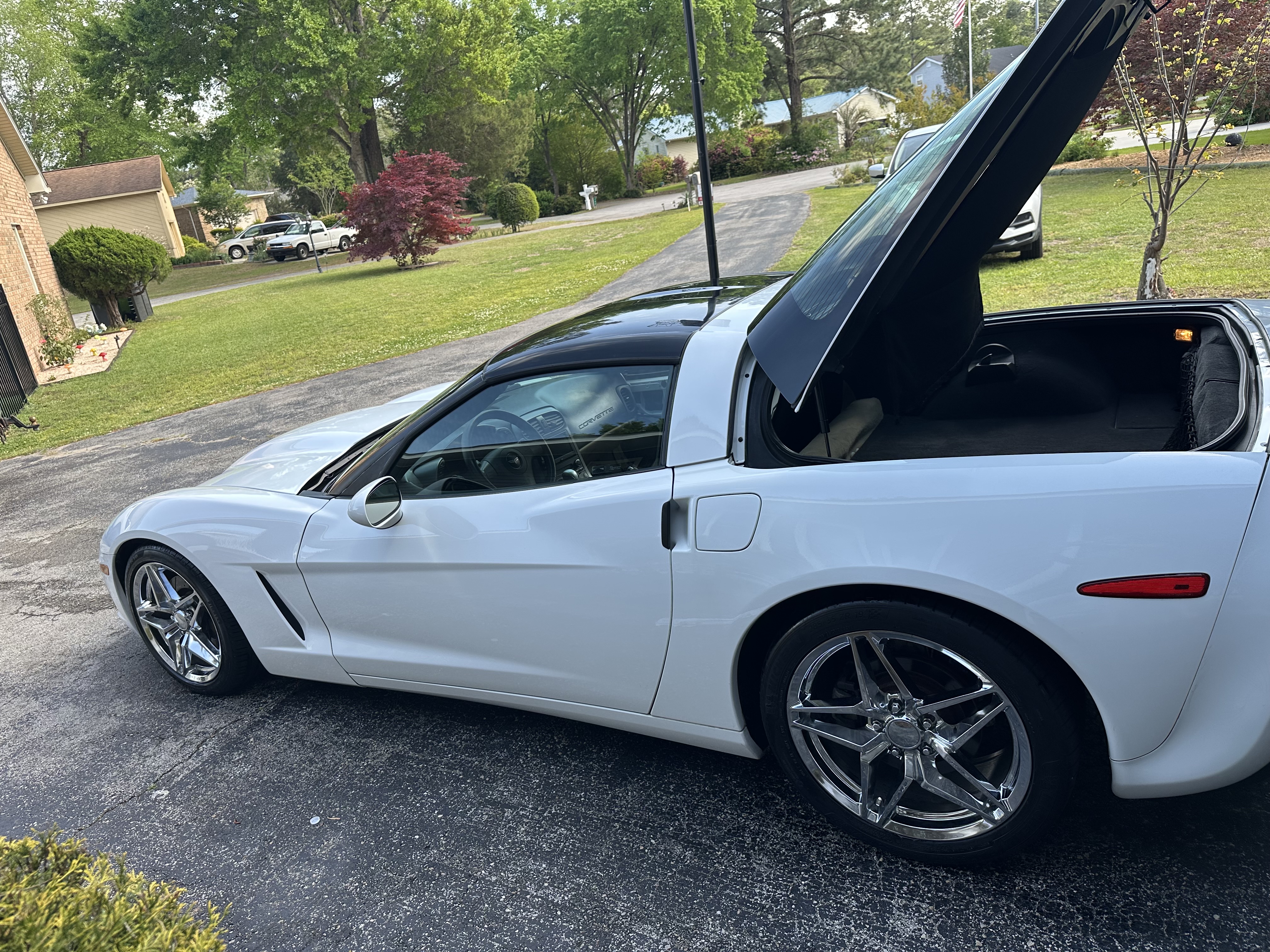 Used 2006 Chevrolet Corvette Coupe w/ Preferred Equipment Group RWD image 8