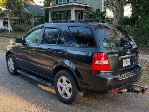 Used 2007 Kia Sorento 2WD w/ Sport Pkg image 2
