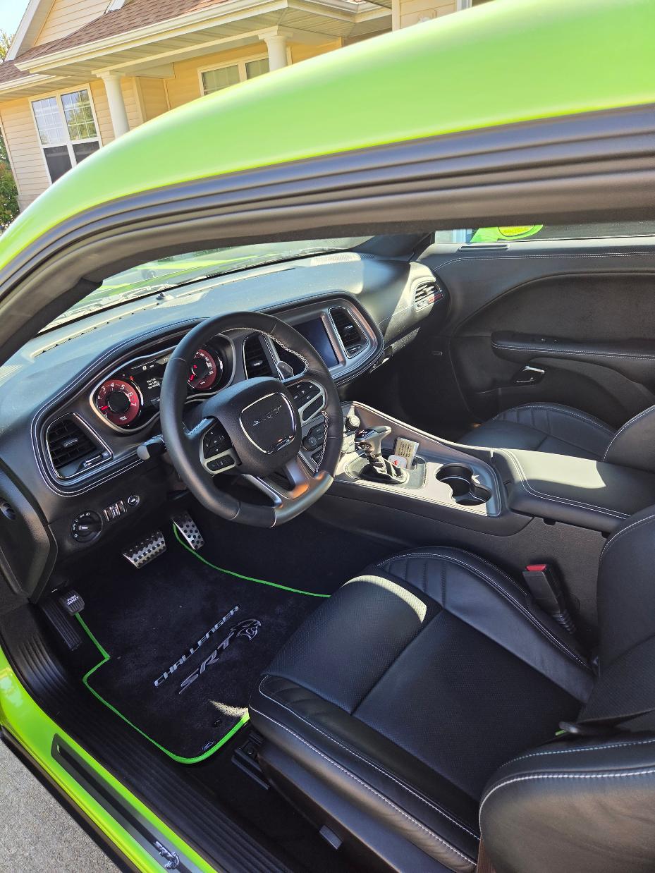 Used 2023 Dodge Challenger SRT Hellcat w/ Driver Convenience Group RWD image 4