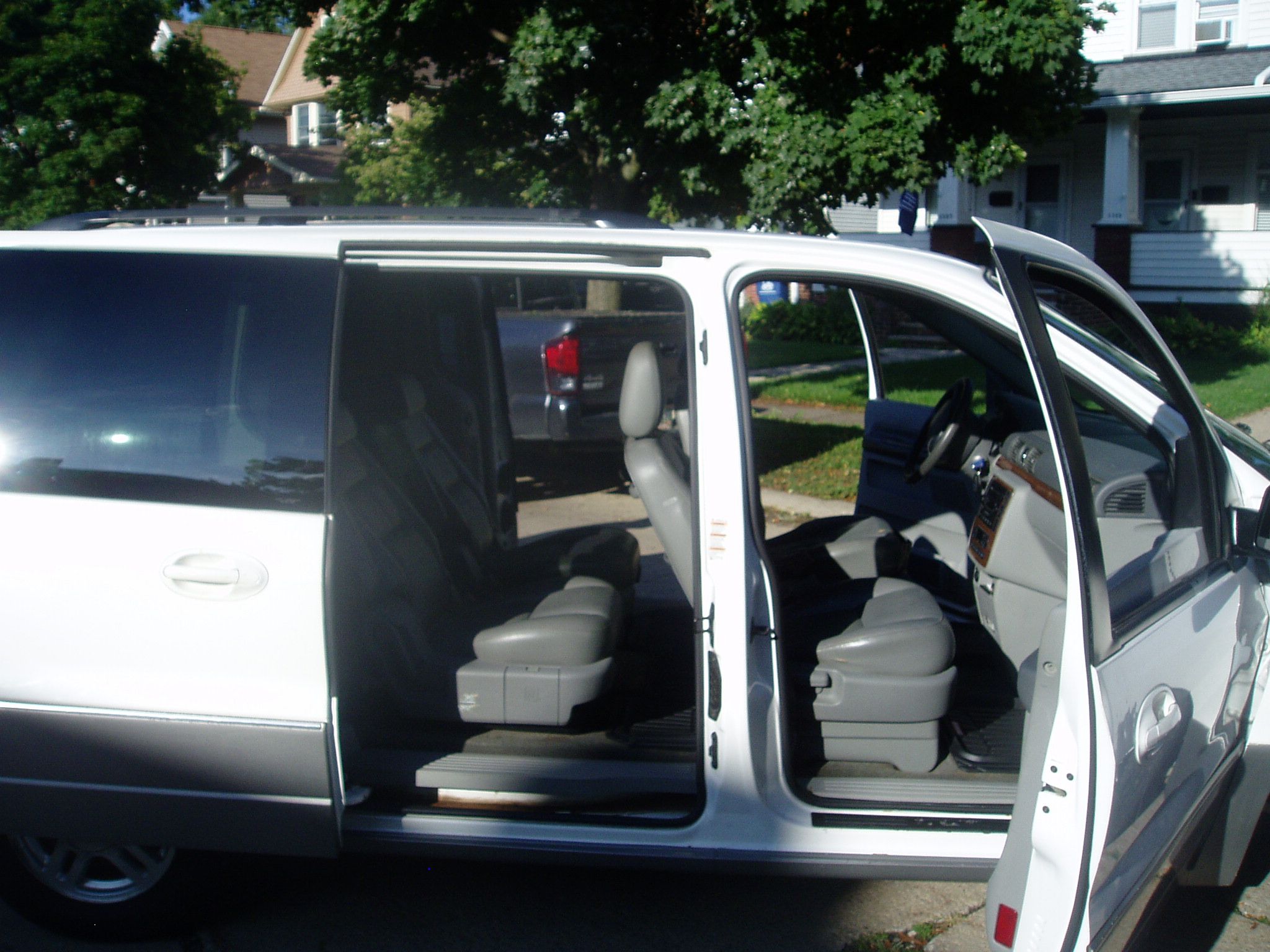Used 2005 Ford Freestar Limited FWD image 11