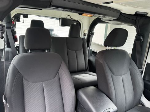 Used 2018 Jeep Wrangler Sport AWD/4WD image 20
