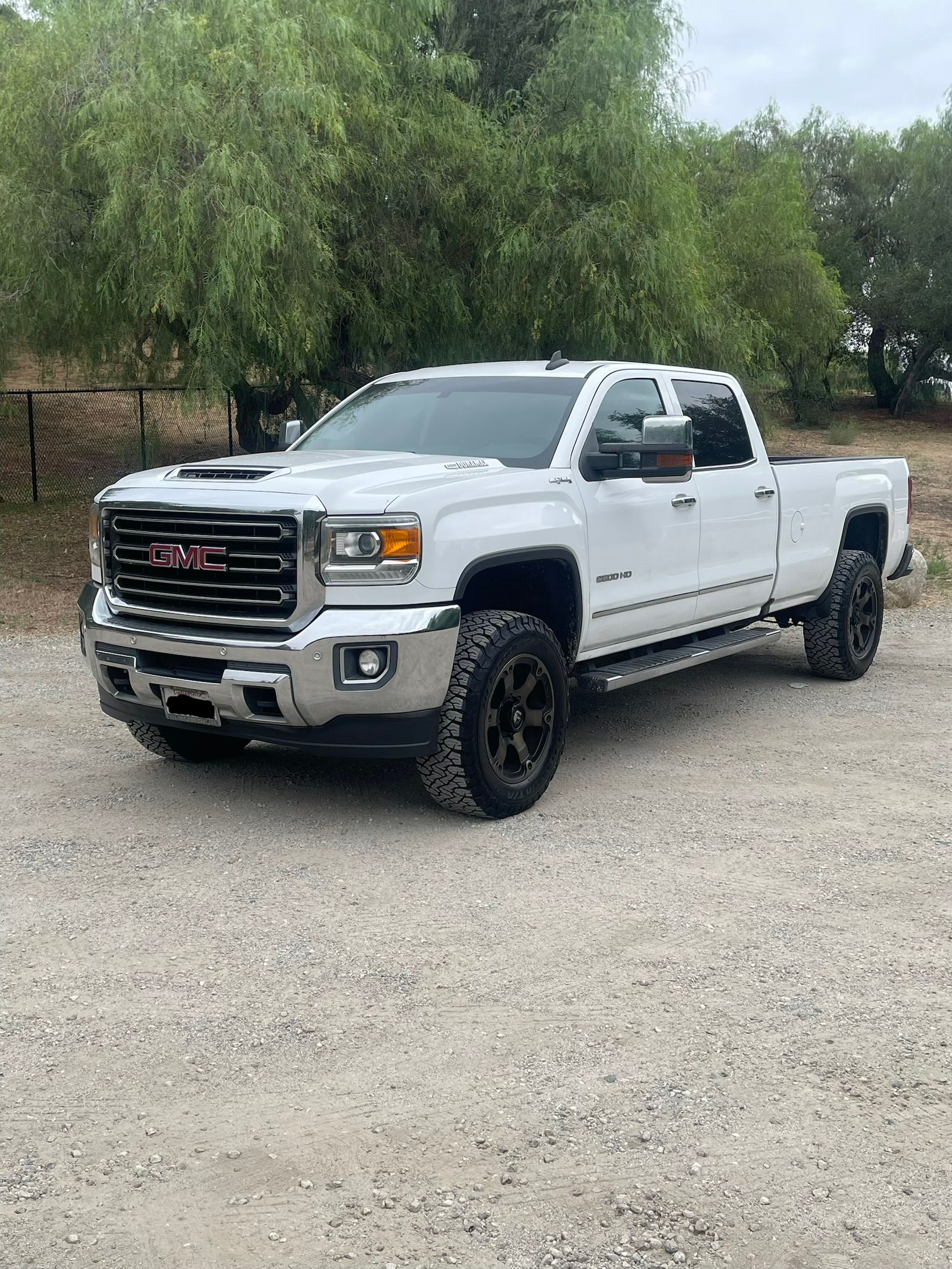 Used 2017 GMC Sierra 2500 SLT AWD/4WD image 1