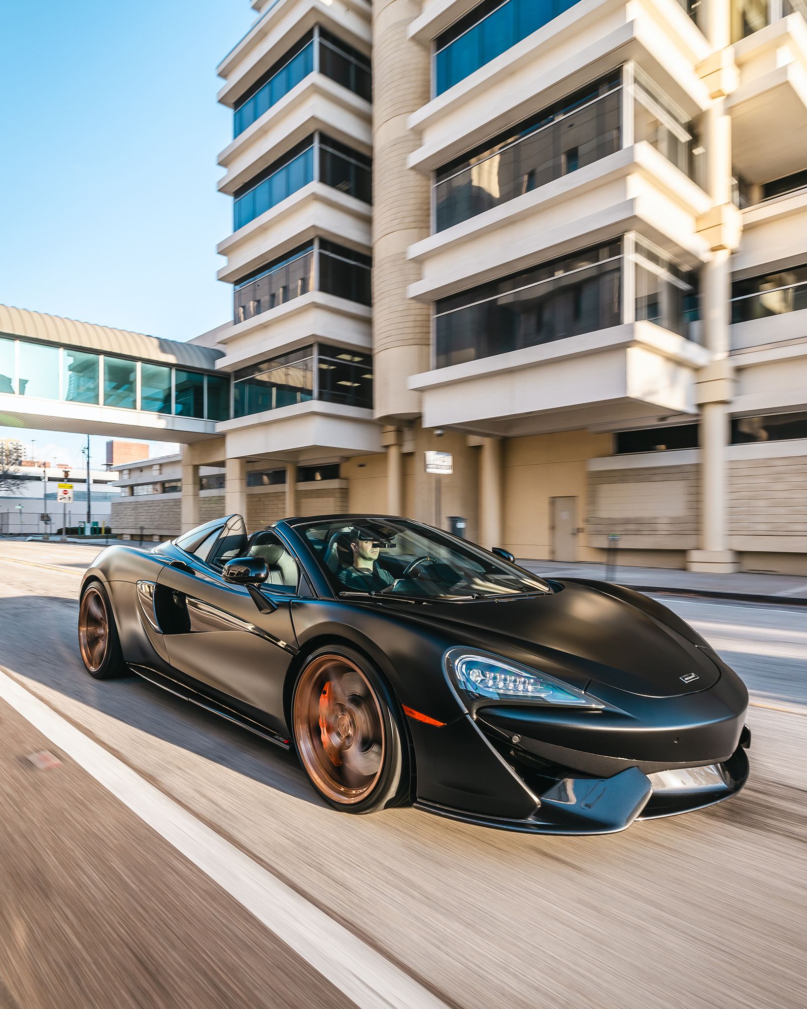 Used 2019 McLaren 570S Spider RWD image 8