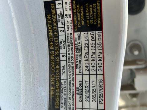 Used 2023 Nissan Frontier SV image 2