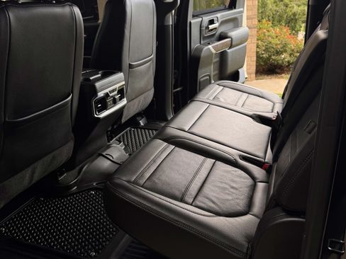 Used 2022 GMC Sierra 3500 Denali w/ Denali Ultimate Package AWD/4WD image 15
