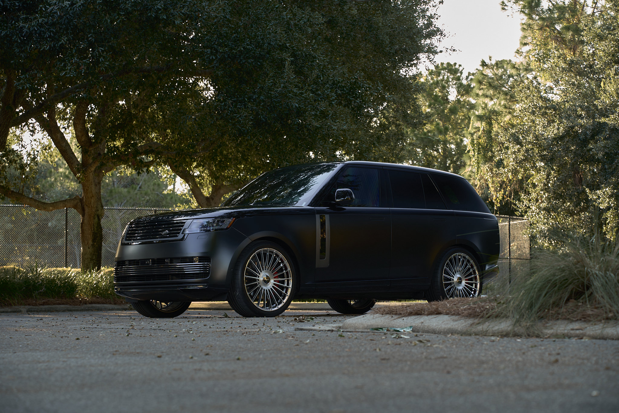 Used 2025 Land Rover Range Rover SV AWD/4WD image 5