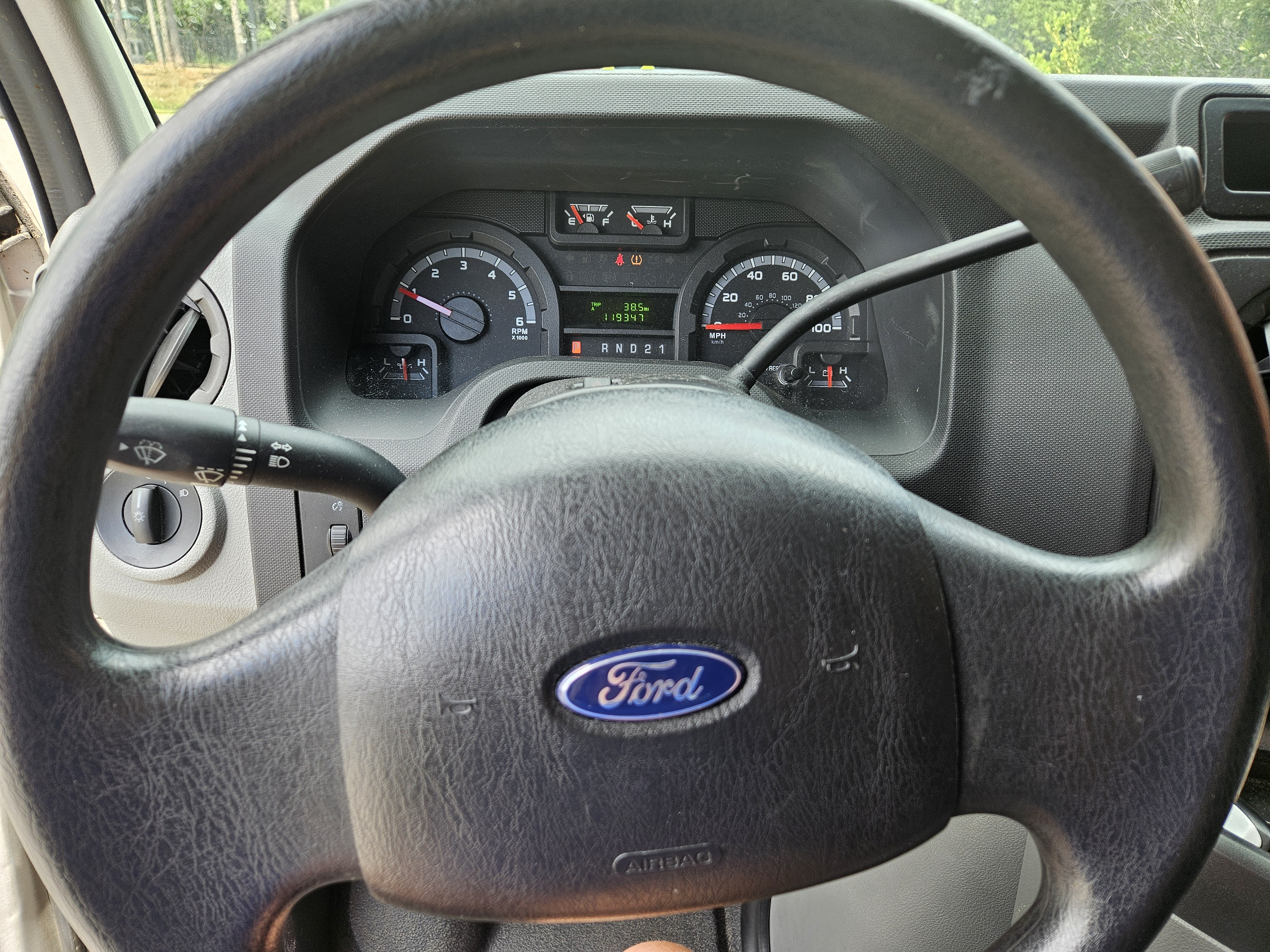 Used 2009 Ford E-350 and Econoline 350 XL RWD image 4