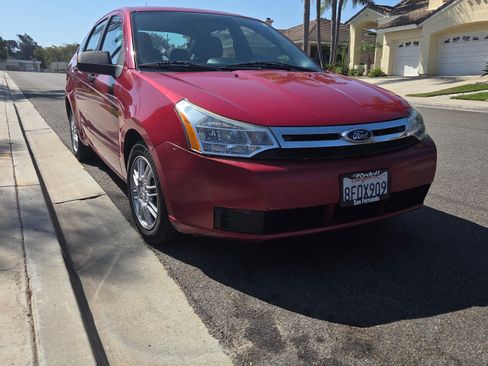 Used 2010 Ford Focus SE FWD image 4