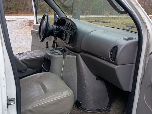 Used 2002 Ford E-350 and Econoline 350 Super Duty image 8