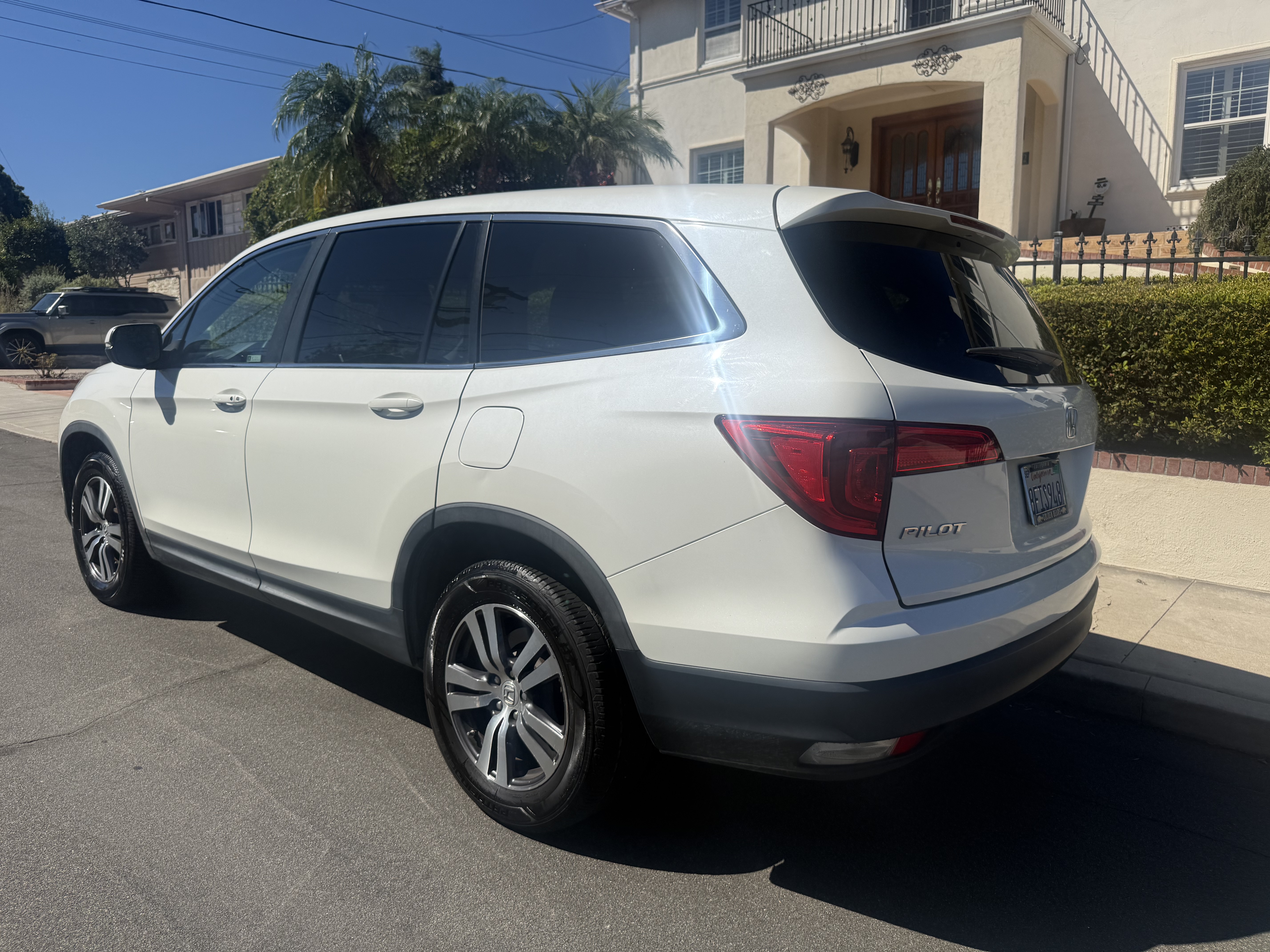 Used 2018 Honda Pilot EX image 2
