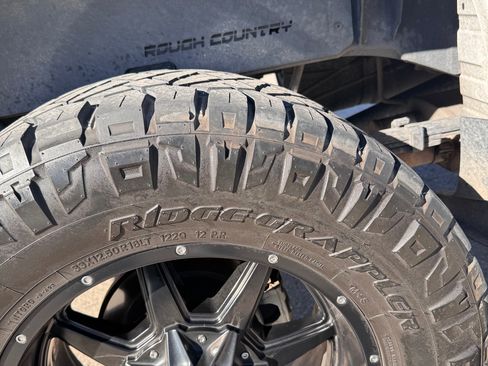 Used 2022 Nissan Frontier SV w/ SV Premium Package image 11