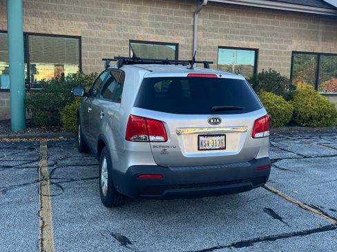 Used 2012 Kia Sorento LX image 9