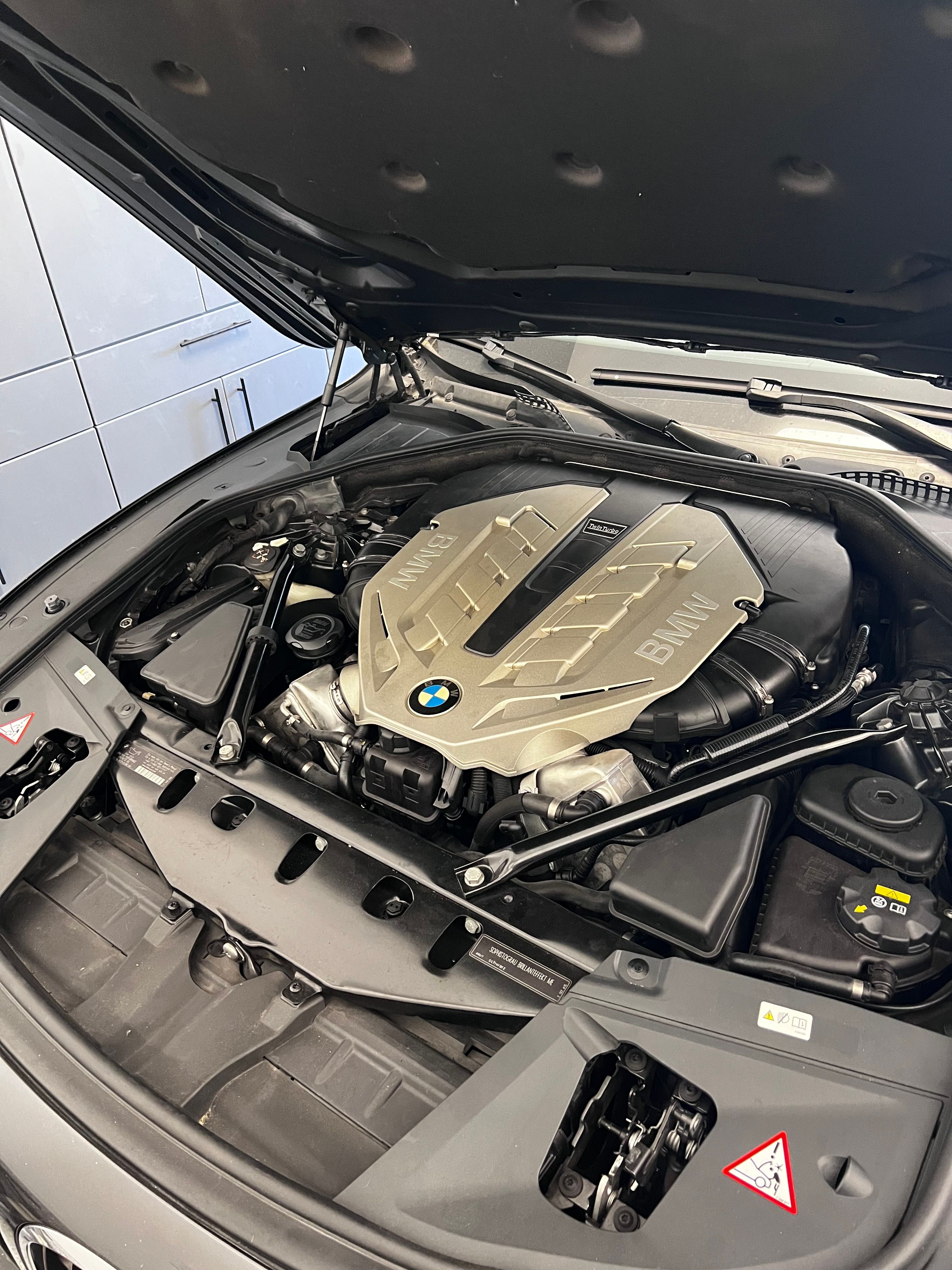 Used 2011 BMW 750i RWD image 8