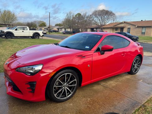 Used 2017 Toyota 86 image 1