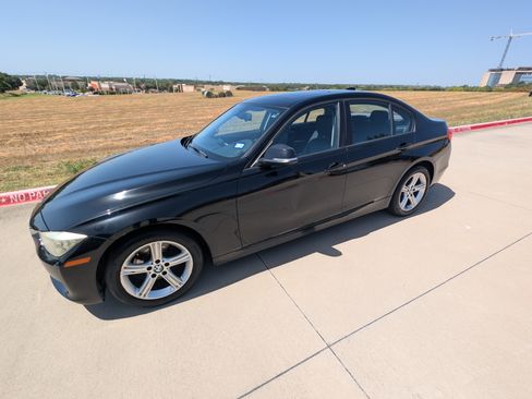 Used 2013 BMW 320i xDrive Sedan AWD/4WD image 2