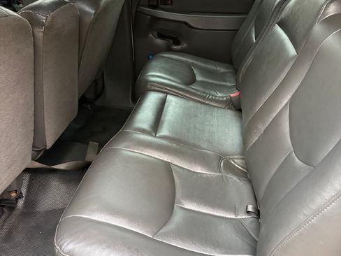 Used 2006 Chevrolet Silverado 2500 W/T w/ Heavy-Duty Power Package image 6