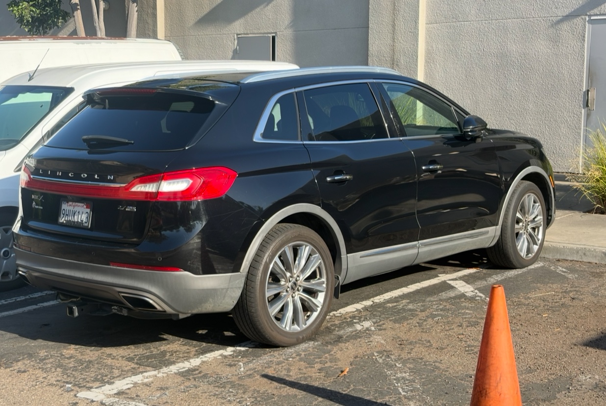 Used 2016 Lincoln MKX Reserve w/ Climate Package AWD/4WD image 6