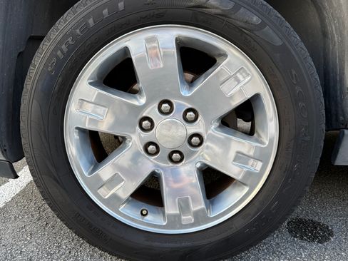 Used 2011 GMC Yukon XL SLT w/ Regional Value Package image 13