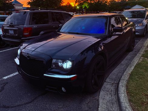 Used 2005 Chrysler 300 C w/ Navigation & Sound Group II RWD image 4