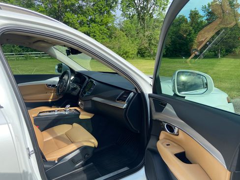 Used 2016 Volvo XC90 T8 Momentum w/ Vision Package AWD/4WD image 19