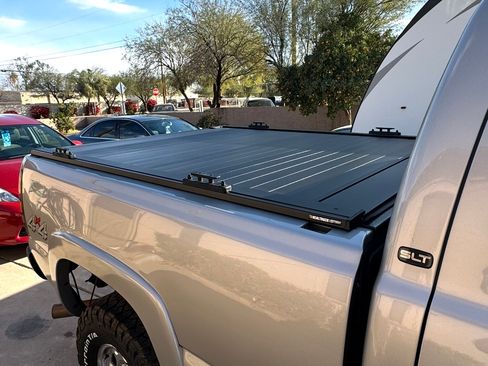 Used 2007 GMC Sierra 2500 SLT w/ Heavy-Duty Power Package AWD/4WD image 9