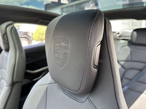 Used 2022 Porsche Taycan 4S image 10