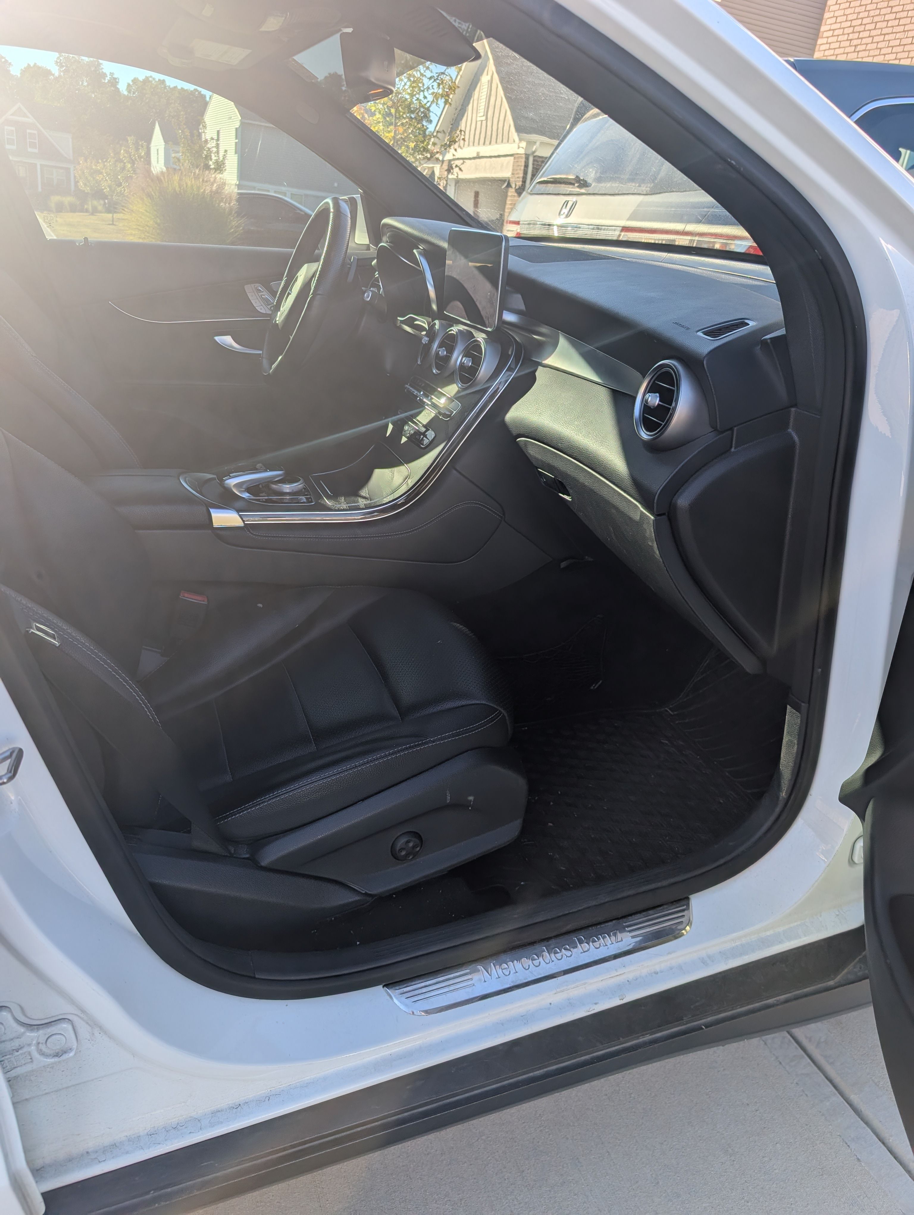 Used 2018 Mercedes-Benz GLC 300 4MATIC image 9