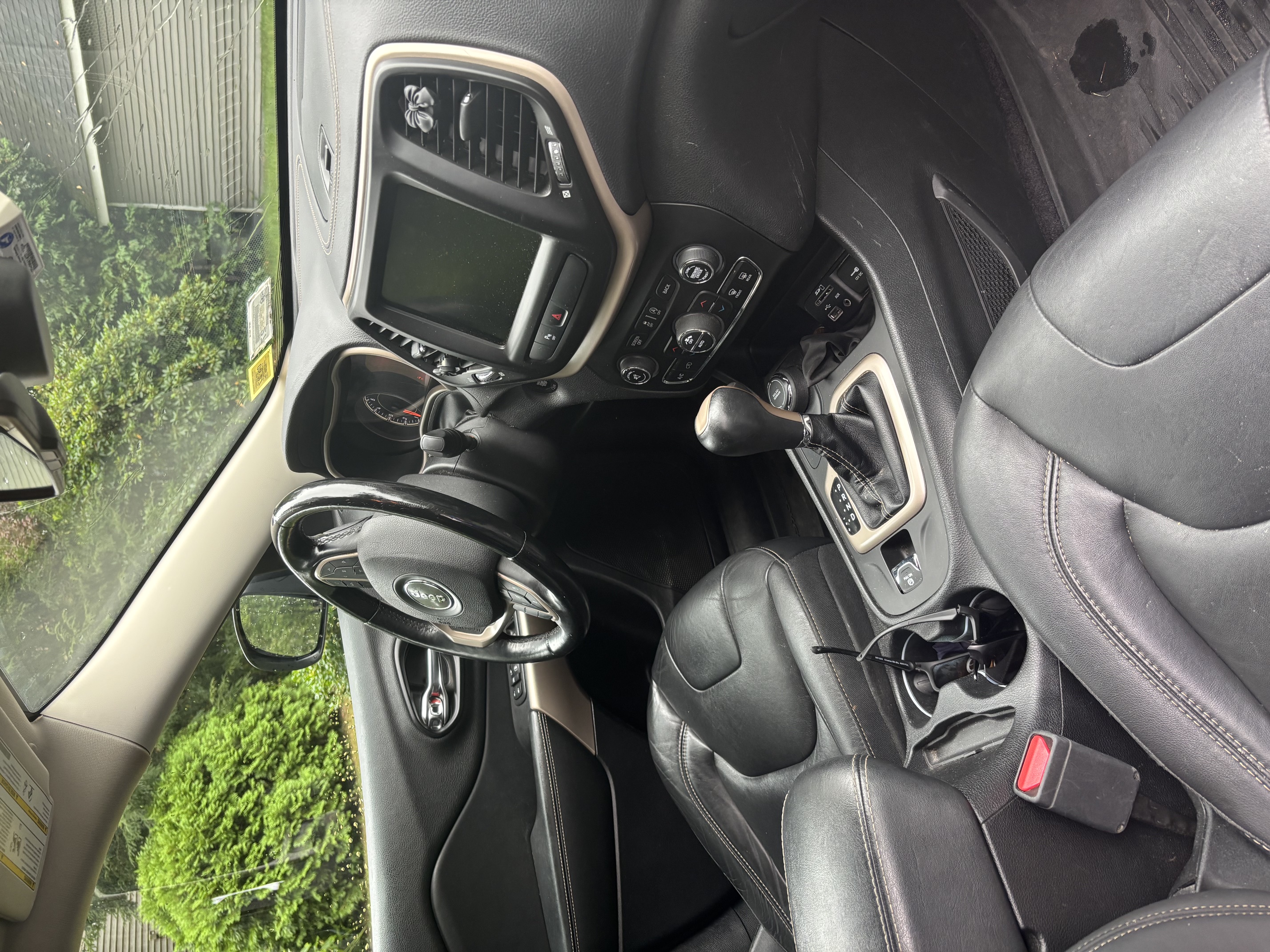 Used 2018 Jeep Cherokee Limited AWD/4WD image 6