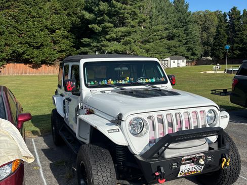 Used 2018 Jeep Wrangler Unlimited Sahara AWD/4WD image 1