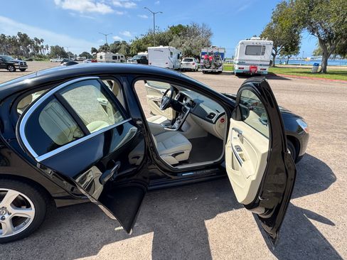 Used 2012 Volvo S60 T5 image 4