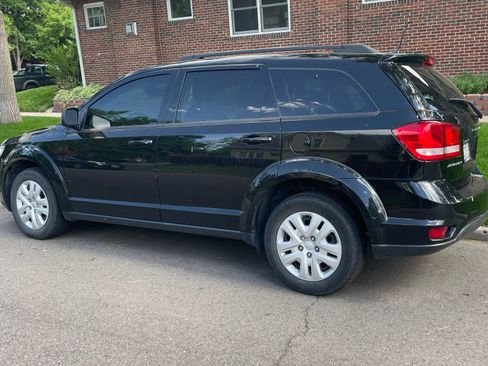 Used 2019 Dodge Journey SE w/ Connectivity Group image 2
