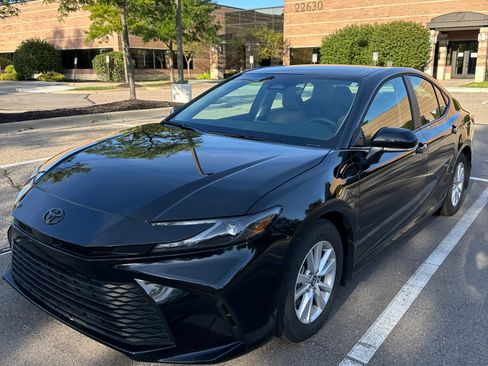 Used 2026 Toyota Camry LE w/ Convenience Package FWD image 1