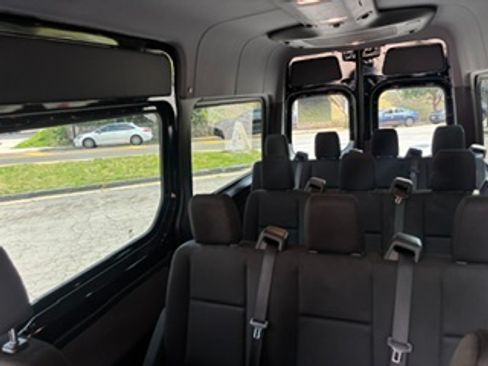 Used 2024 Mercedes-Benz Sprinter 2500 image 5
