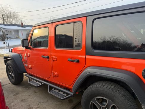 Used 2019 Jeep Wrangler Unlimited Sport S image 2