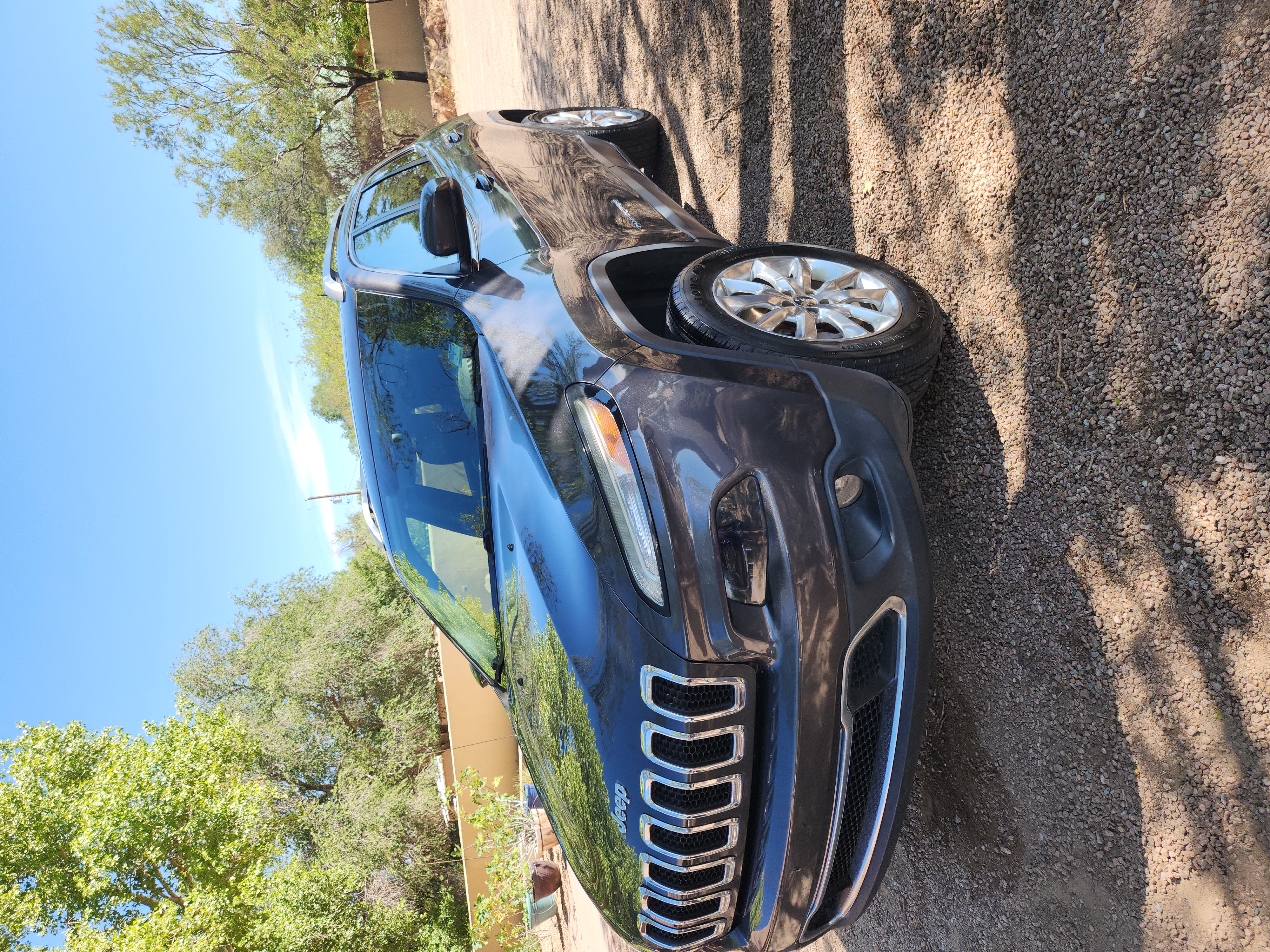 Used 2016 Jeep Cherokee Limited AWD/4WD image 4