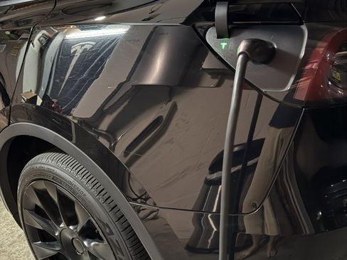 Used 2022 Tesla Model Y Long Range image 16